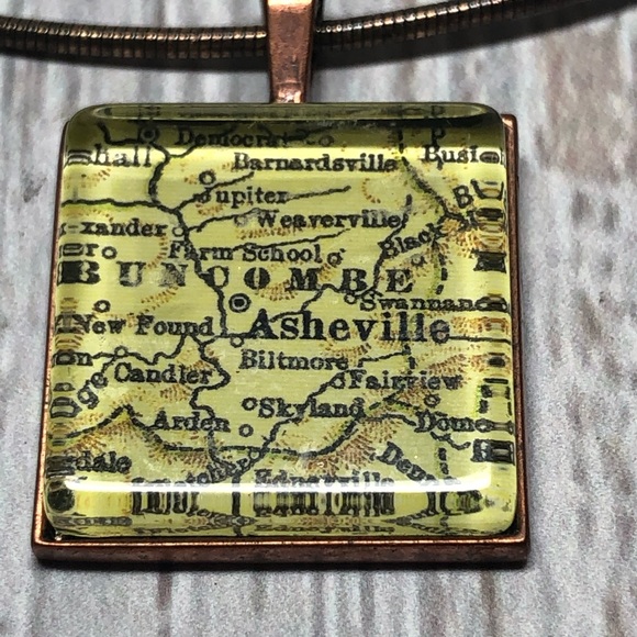 Vintage Jewelry - Vintage Ashville, NC Pendant Choker Necklace